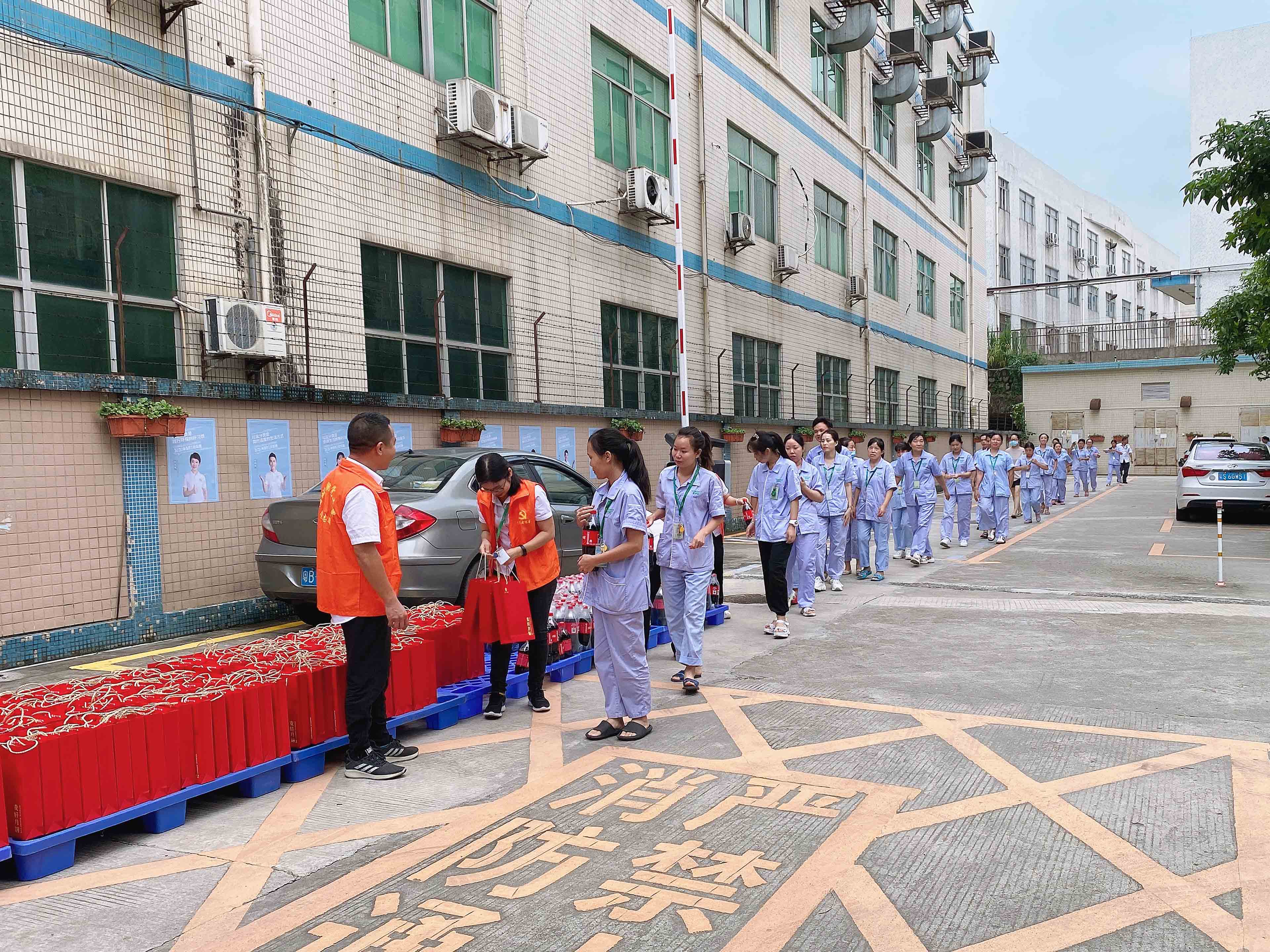 國慶中秋雙節(jié)同慶，雅香麗預(yù)祝大家度過一個平安祥和、喜慶歡樂的假期！