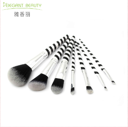 新買的化妝刷需要清洗么，該如何清洗呢？