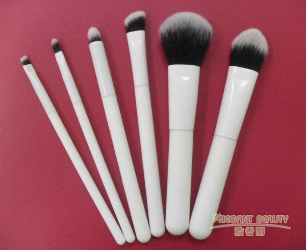 化妝刷套裝是否適合所有膚質(zhì)和妝容類(lèi)型？